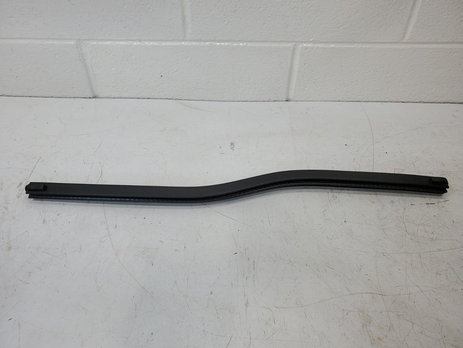 2004-2008 Ford F-150 Front Right Passenger Window Belt Molding Reg Crew Cab OEM
