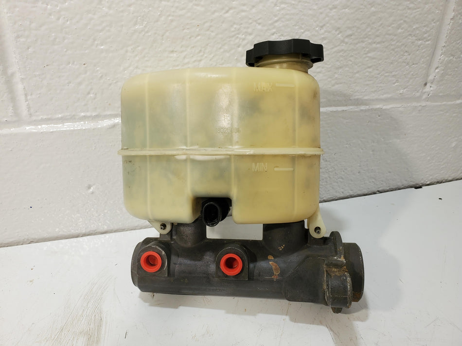 Brake Master Cylinder 1999-2002 Chevy Silverado 2500