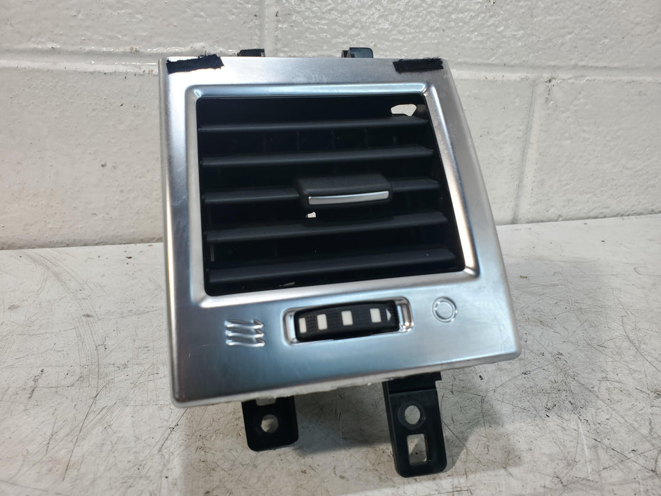 2010 2011 2011 2013 Range Rover Sport L320 RH Passenger Center Dash AC Air Vent