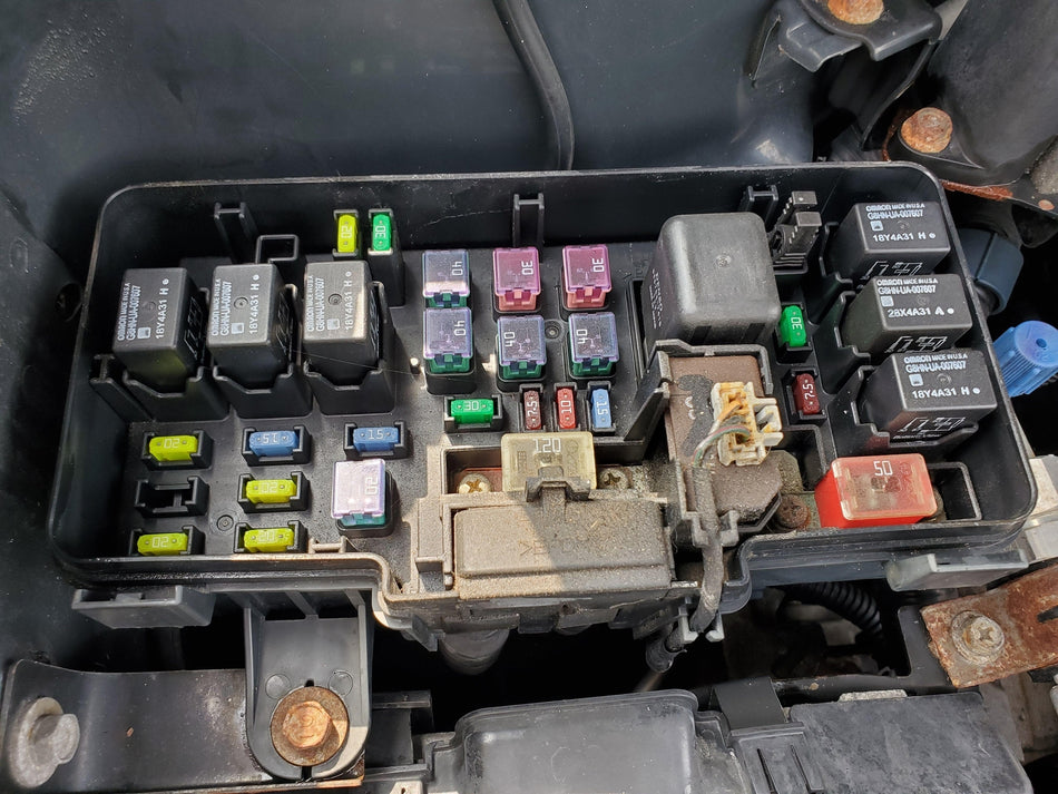2003-2006 Acura MDX Engine Fuse Box