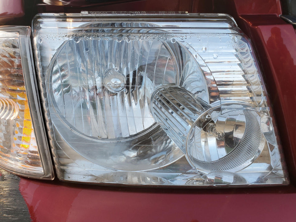 2002-2005 Ford Explorer Headlight Assembly RH (Passenger Side OEM