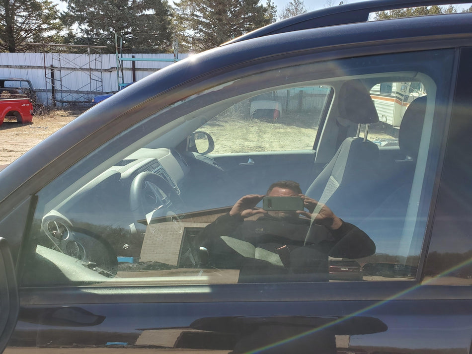 2009-2018 Volkswagen Tiguan Front LH Door Window/Glass (AS2 tint)