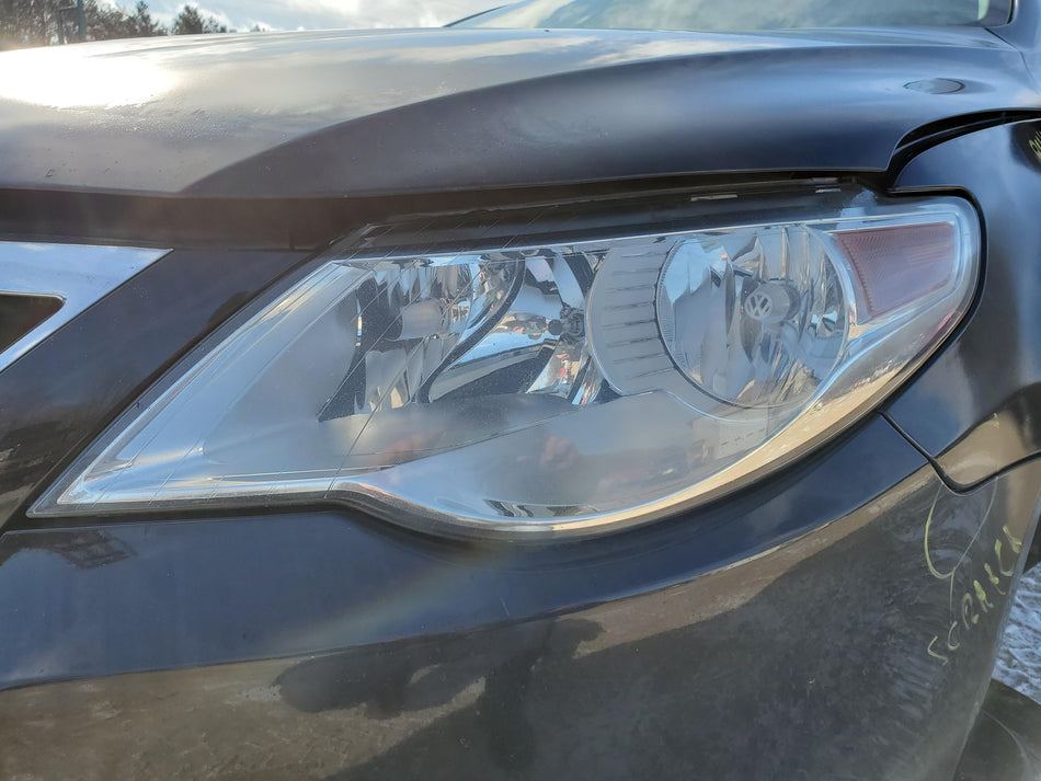 2009-2012 Volkswagen CC LH Driver Headlight Assembly (halogen