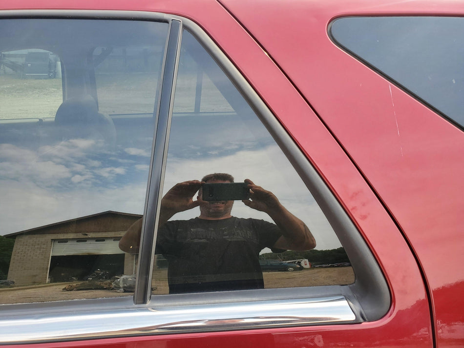 2004-2009 Cadillac SRX Rear LH Door Vent Glass/Window (dark tint) from 4/1/04