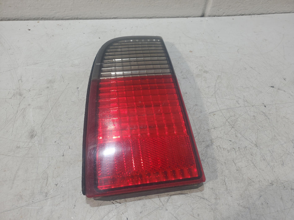 2003-2006 Lincoln LS Rear RH Taillight Assembly (trunk lid mounted)