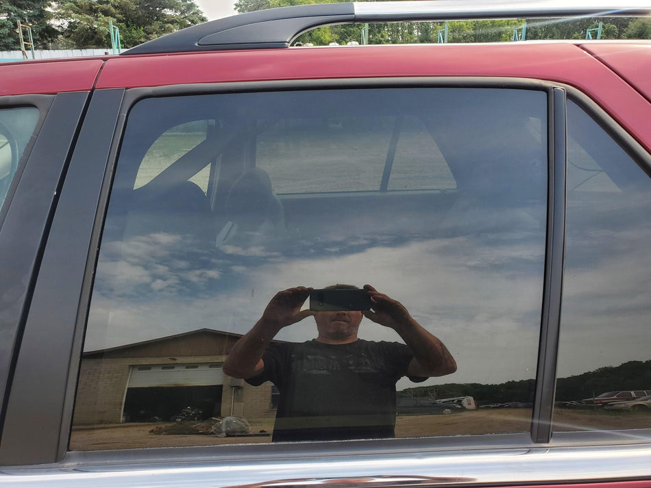 2004-2009 Cadillac SRX Rear LH Door Glass/Window (with o light tint) (from