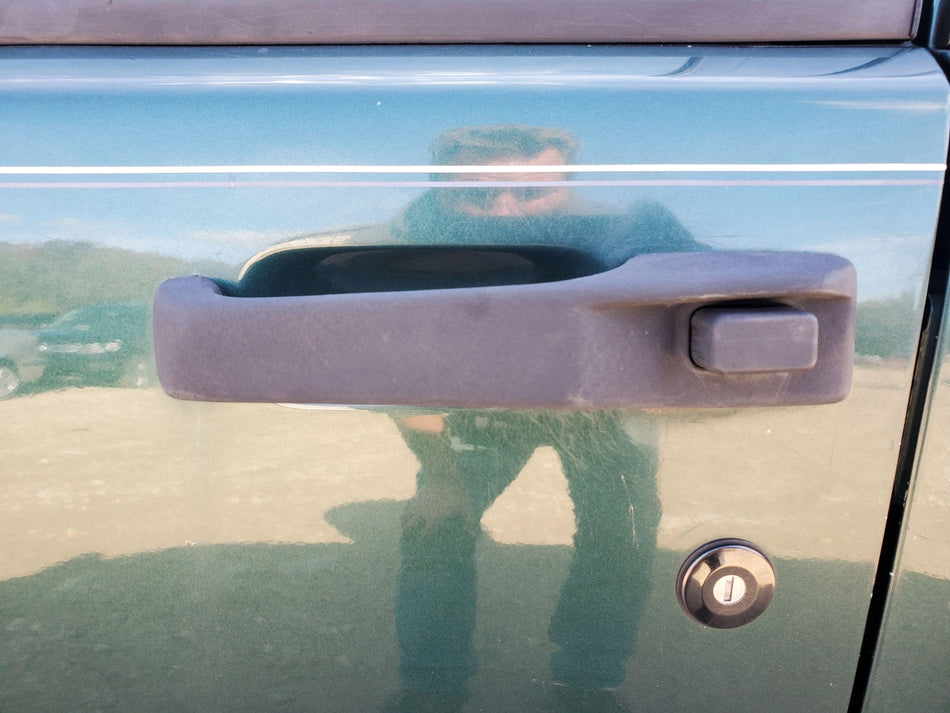 1993-1998 Jeep Grand Cherokee Front LH Outside Door Handle Assembly (black