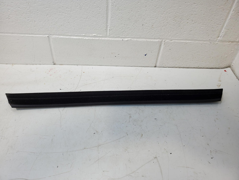 1998-2003 Dodge Durango Front RH Door Window Inner Belt Weatherstrip Seal OEM