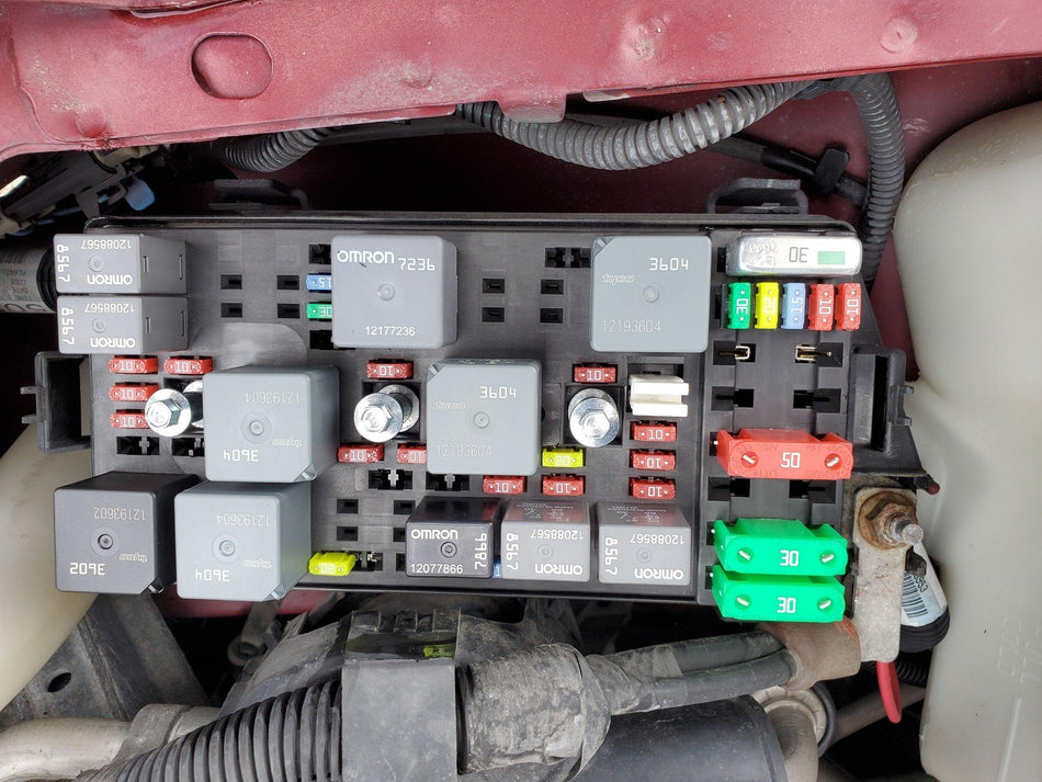 2000-2005 Buick LeSabre Engine Compartment Fuse Box (3.8L