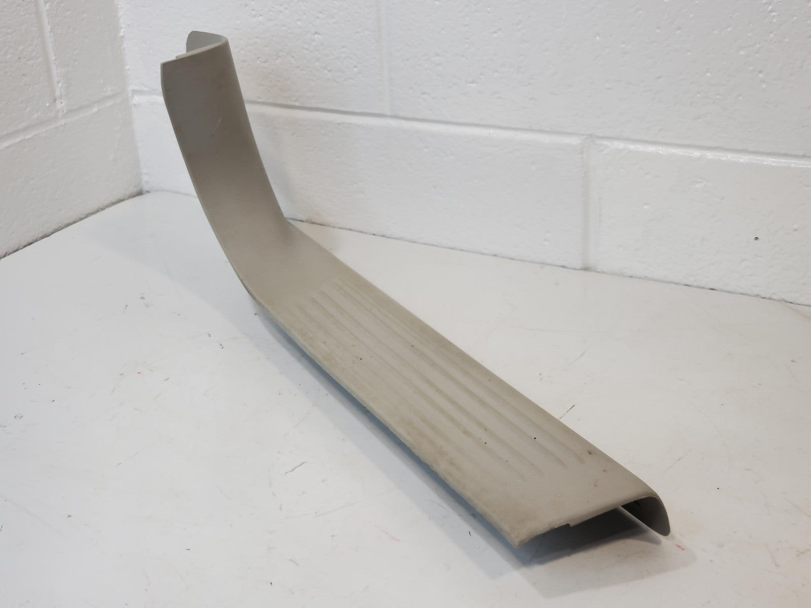 2004-2007 Chevrolet Malibu Driver Left Door Sill Trim Used OEM 15866793