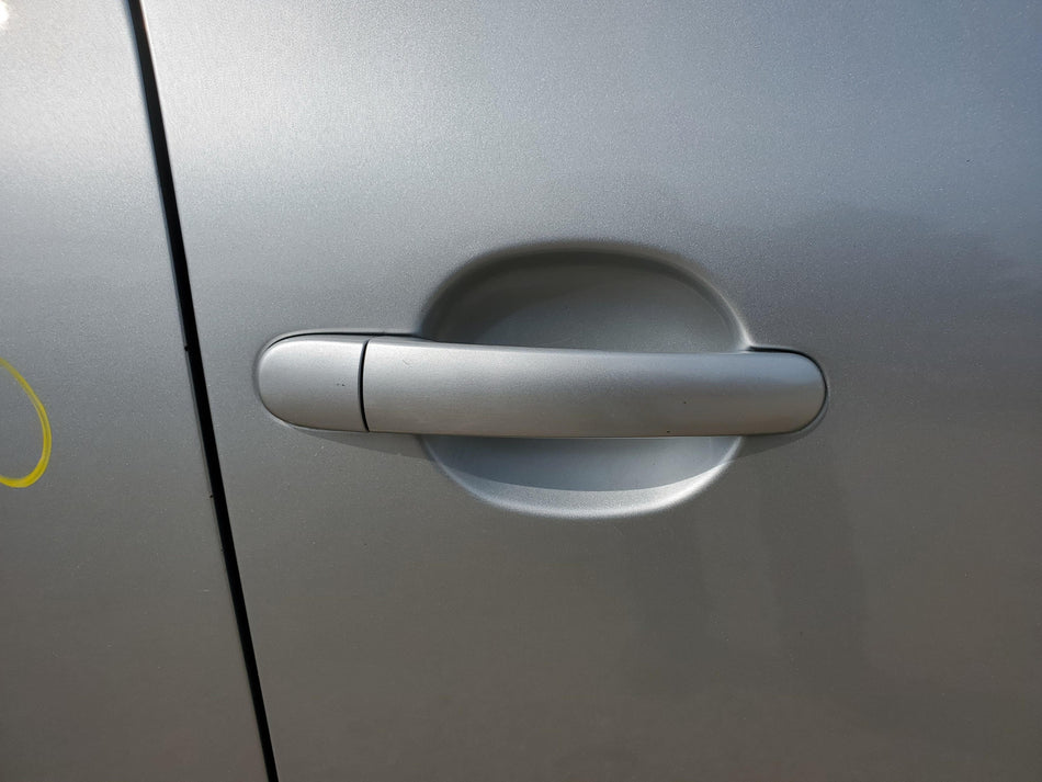 2000-2011 Volkswagen Passat Front Right RH Outside Door Handle Assembly Silver