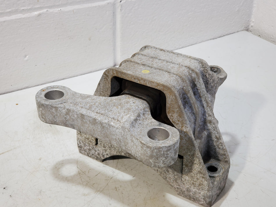 2008-2012 Chevy Malibu Engine Mount (top passenger side)(25852870