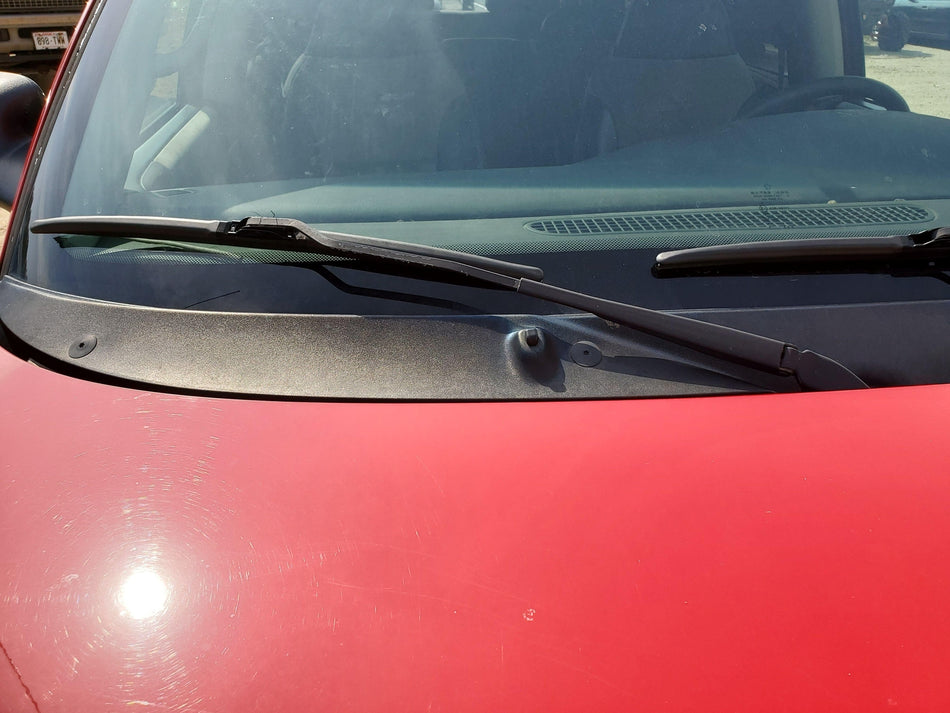 98 99 00 2001 02 03 Dodge Durango Front Right RH Wiper Arm