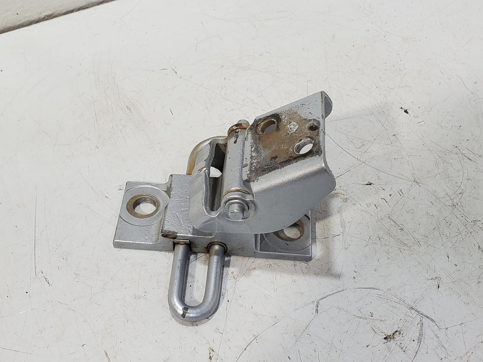 Front RH Lower Door Hinge (4A0831412D) 1996-1998 Audi A6