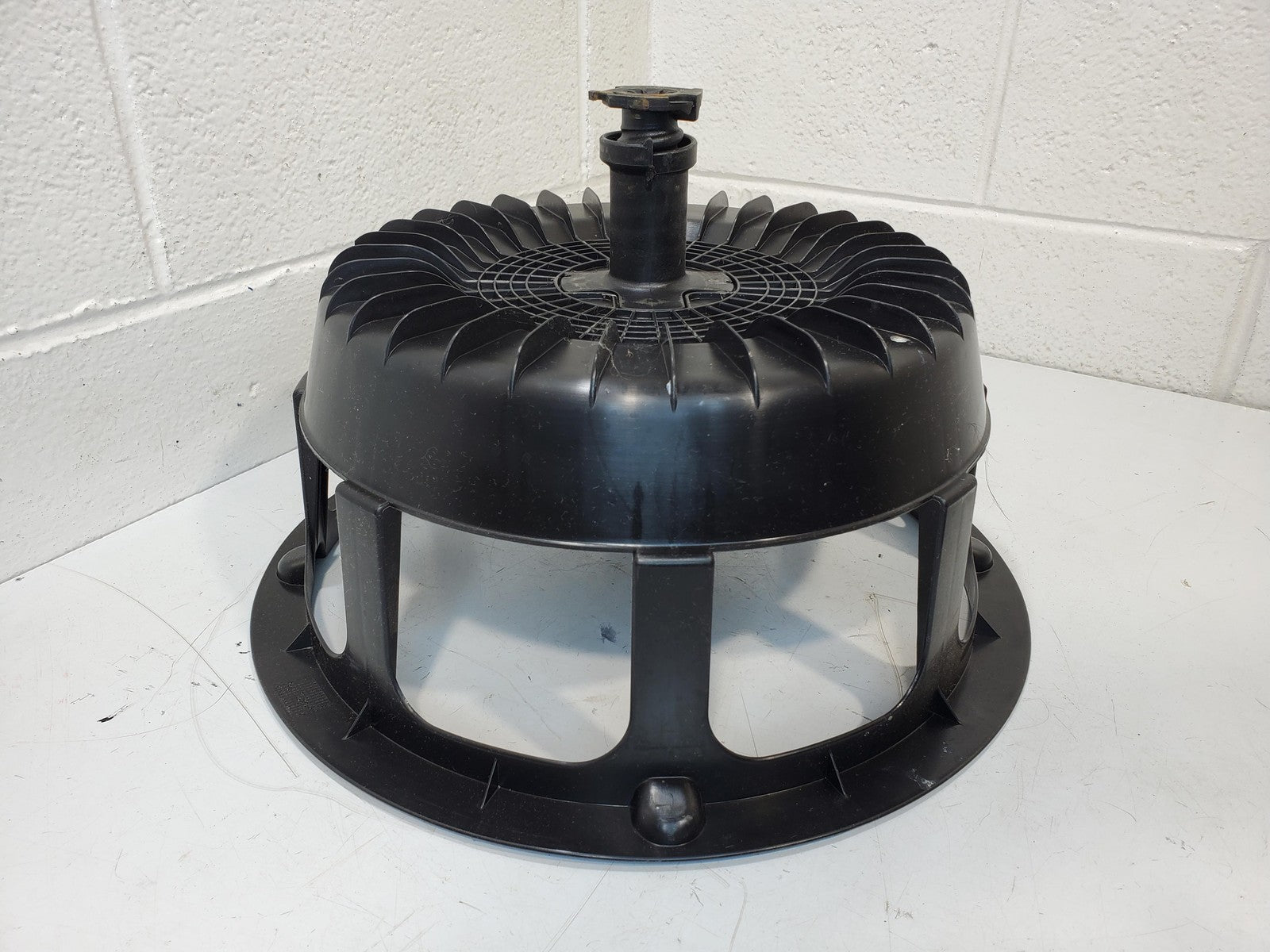 1996-1999 Mercedes Benz E300 E420 Rear Trunk Spare Tire Shell Holder 2108900207