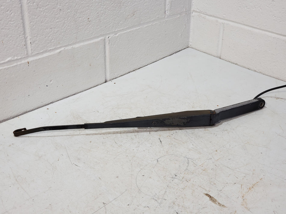 RH Right Wiper Arm (faded) 1999-2002 Chevy Silverado 2000-2002 Suburban Tahoe