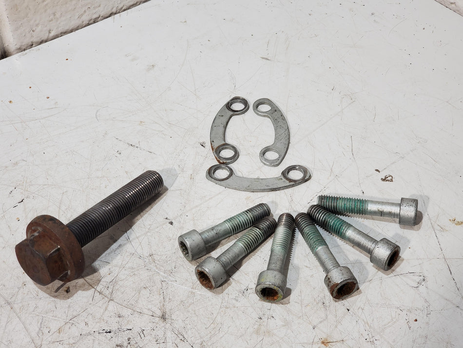 Rear LH or RH Axle Shaft Mounting Bolts 1995-1998 Audi A6