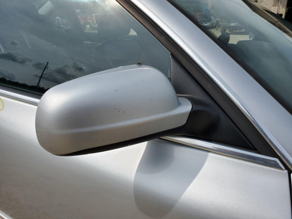 1999-2004 VolkswagenPassatRightRHDoorMirrorSilverPowerw/omarkerlampinmirrorMemor