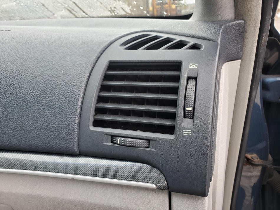 2006-2008 Hyundai Sonata RH Pass Side Heater Dash Vent (FZ trim watery sky