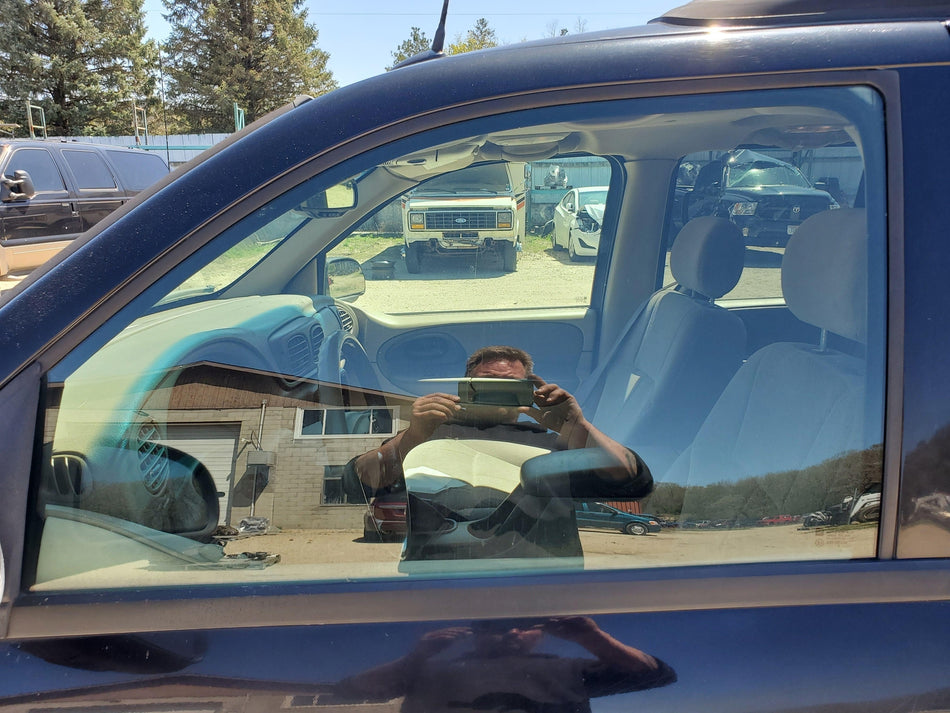 2002-2009 Chevy Trailblazer Front LH Door Glass/Window (glass only) (AS2 tint)