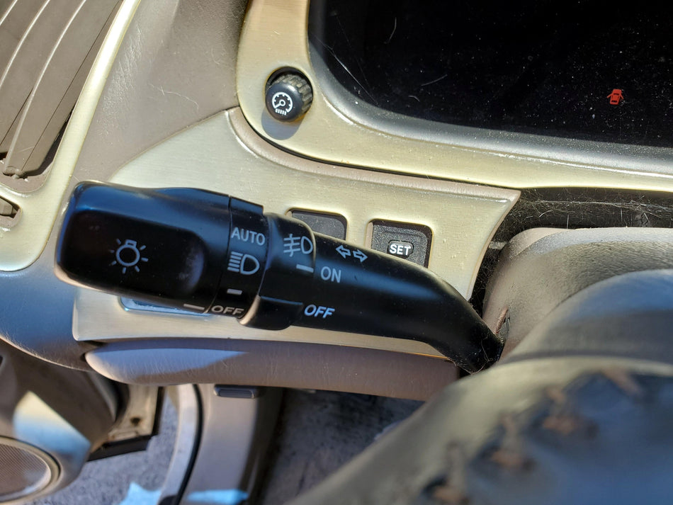 1999-2000 Headlamps/Turn And Wiper Switches Lexus RX300