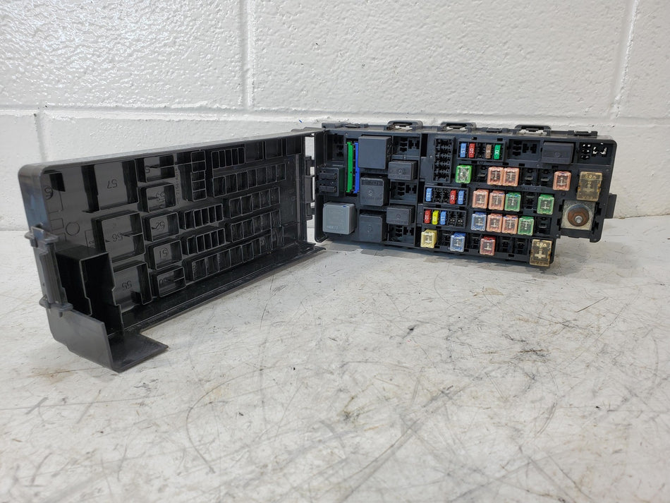 2005-2007 Ford Five Hundred 500 Fuse Box Engine Compartment Under Hood OEM