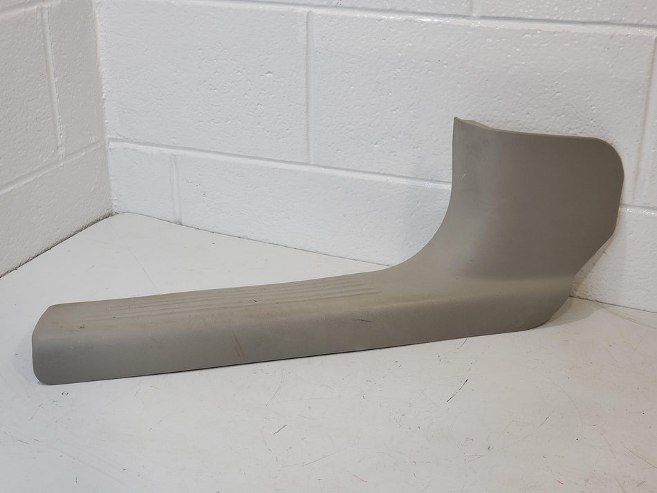 2004-2007 Chevrolet Malibu Driver Left Door Sill Trim Used OEM 15866793
