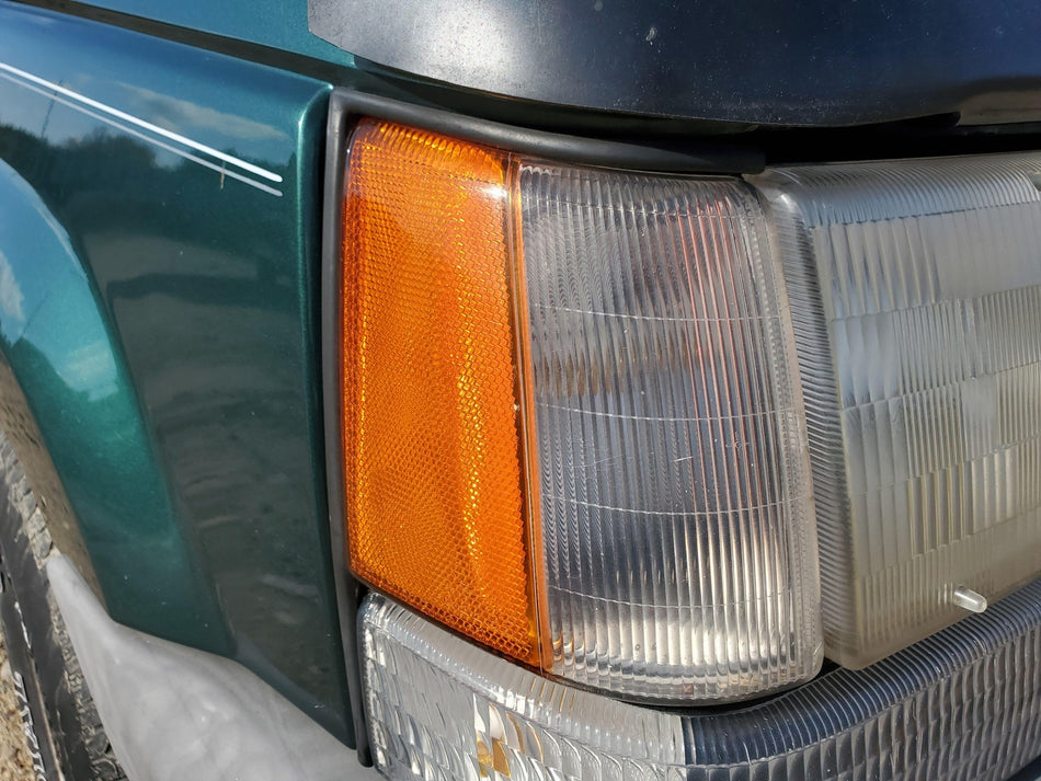 1993-1998 Jeep Grand Cherokee Front RH Side Marker Light (beside headlight