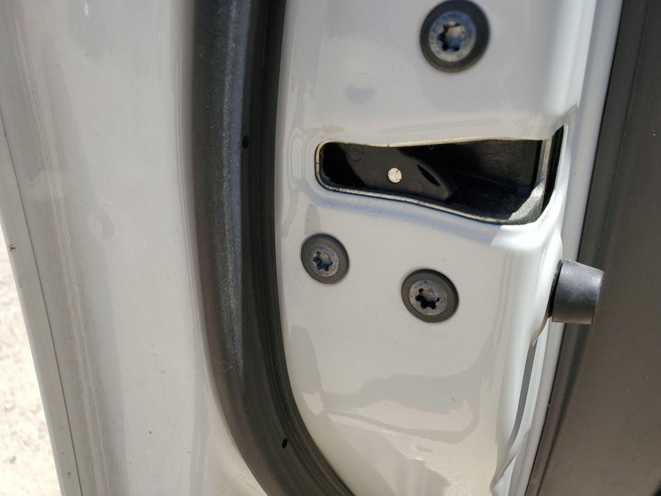 Front Door Latch TOYOTA PRIUS Left 10