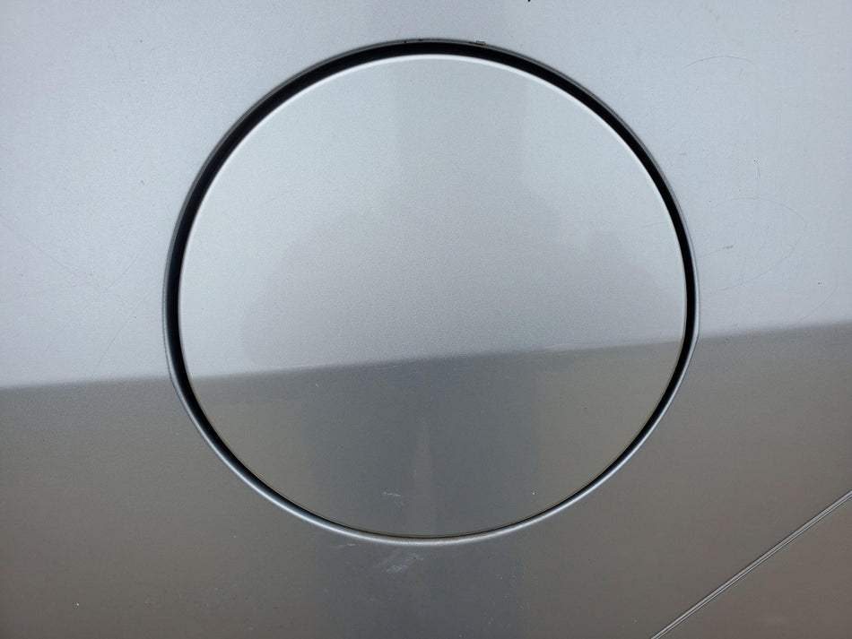 2010-2014 Honda Insight Fuel Tank Filler Door Lid (alabaster silver NH700M)