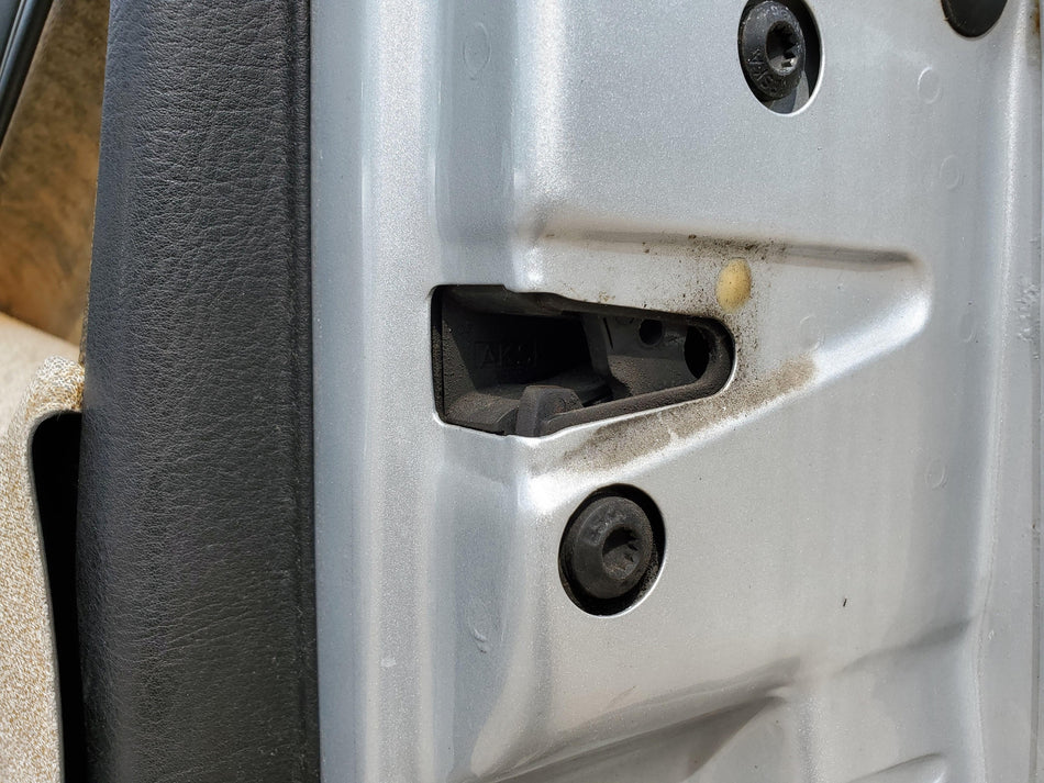 Front Door Latch VW PASSAT Right 04