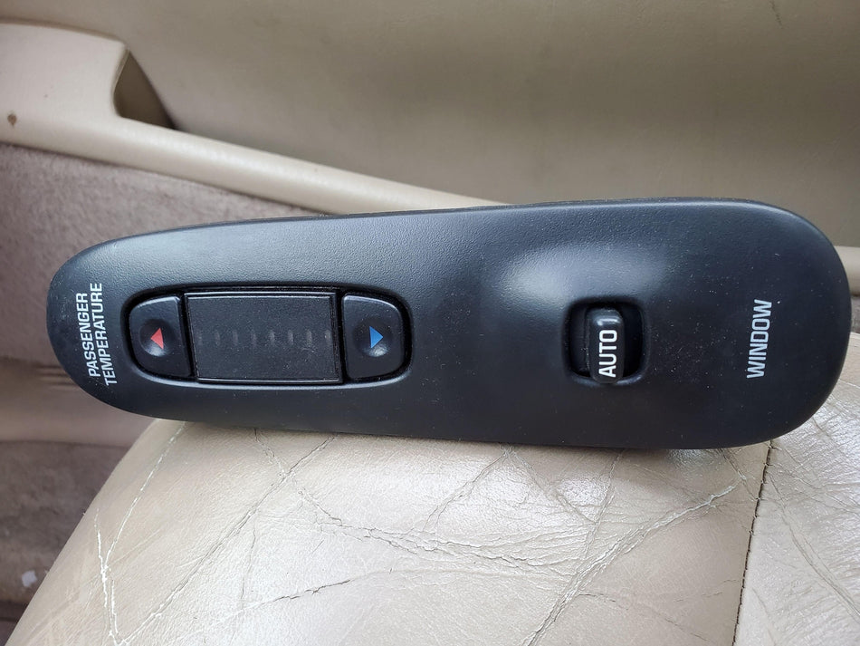 2000-2005 Buick LeSabre Front RH Passenger Door Heater A/C Control (black