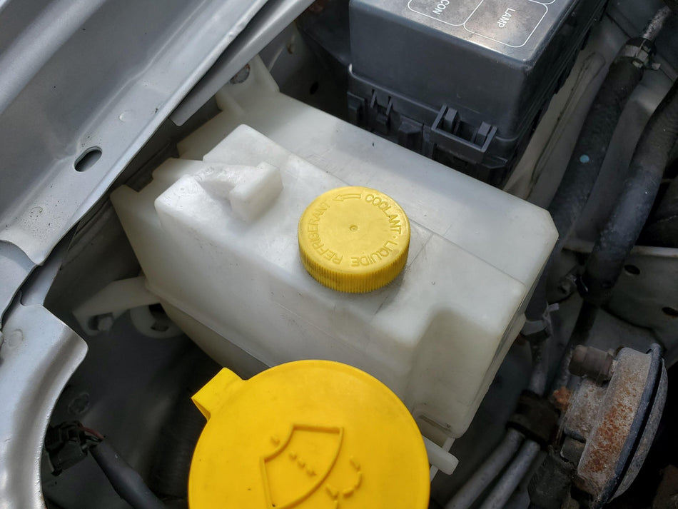 2000-2003 Nissan Maxima Coolant Recovey Bottle Reservoir