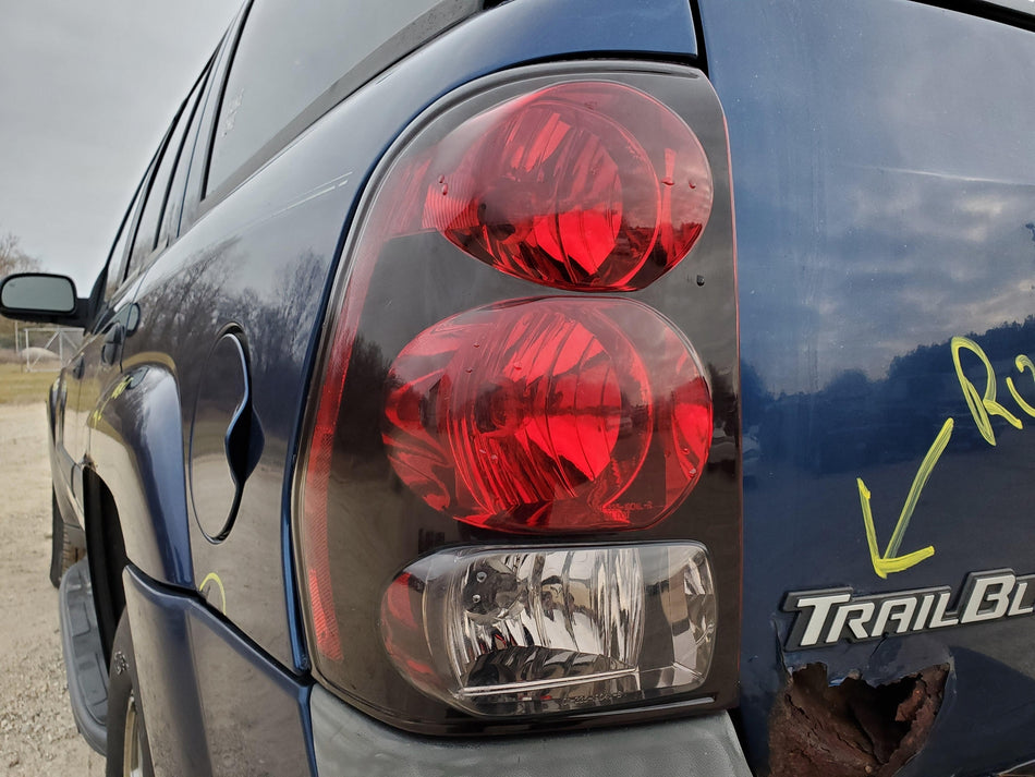 2002-2009 Chevy Trailblazer Left LH Tail Light Assembly