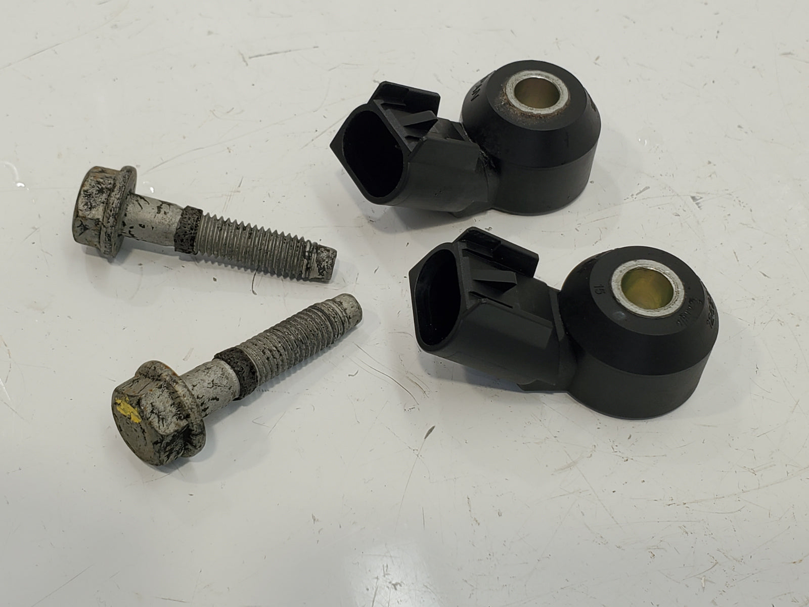 2006-2011 Chevy Impala 3.5L 3.9L Ignition Knock Sensors w/Bolts 12623730 OEM